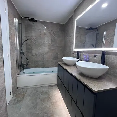 Stylish Getaway - Renovated 1br With Pool & Tennis *